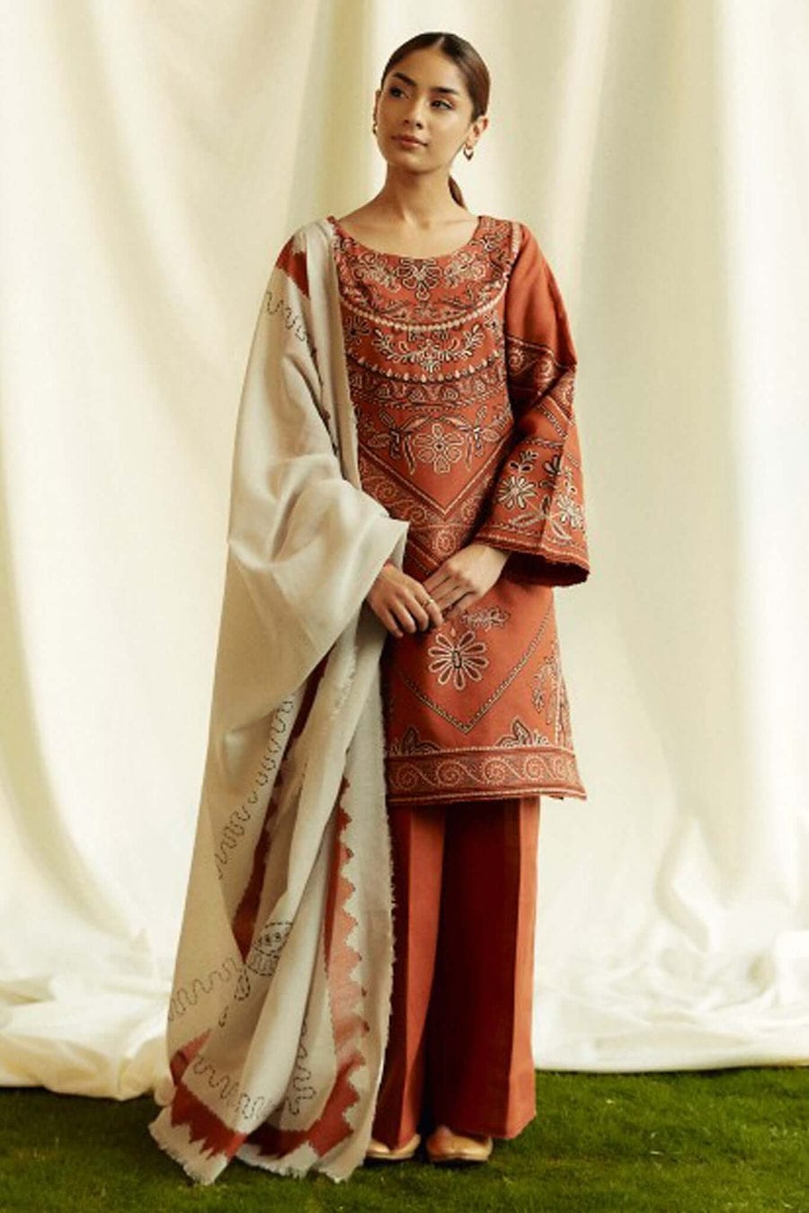 RR-ZS2555(B) Unstitched Embroidered Lawn 3pc Suit With Cotton Lawn Printed Dupatta