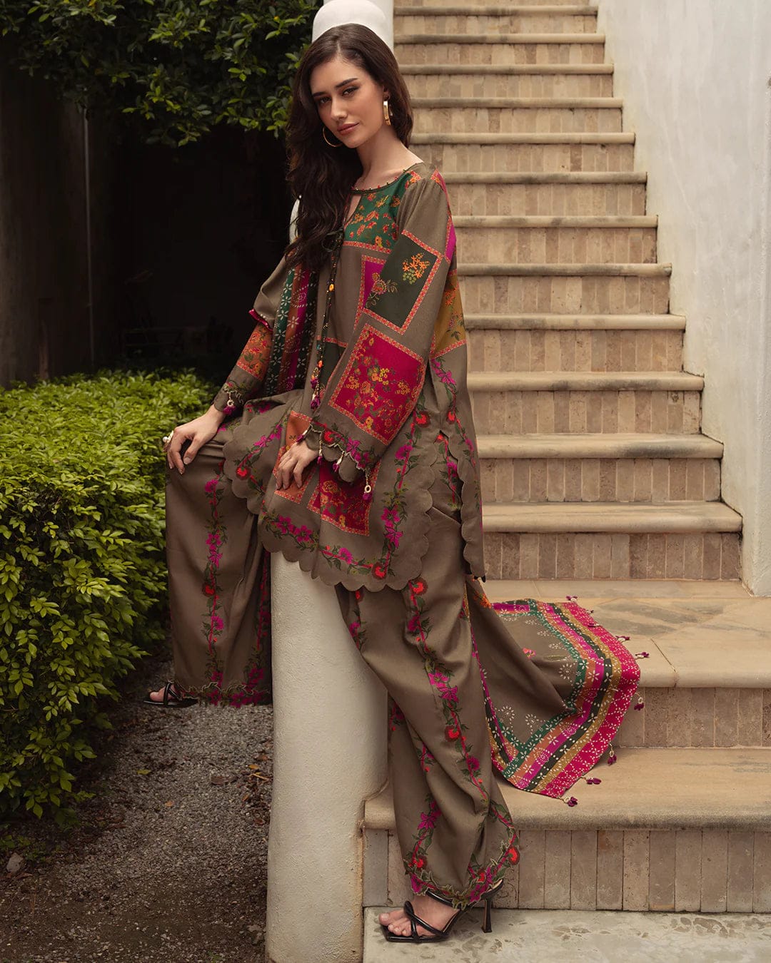 RR-2200 Unstitched Digital Lawn 3pc With Digital Lawn Dupatta
